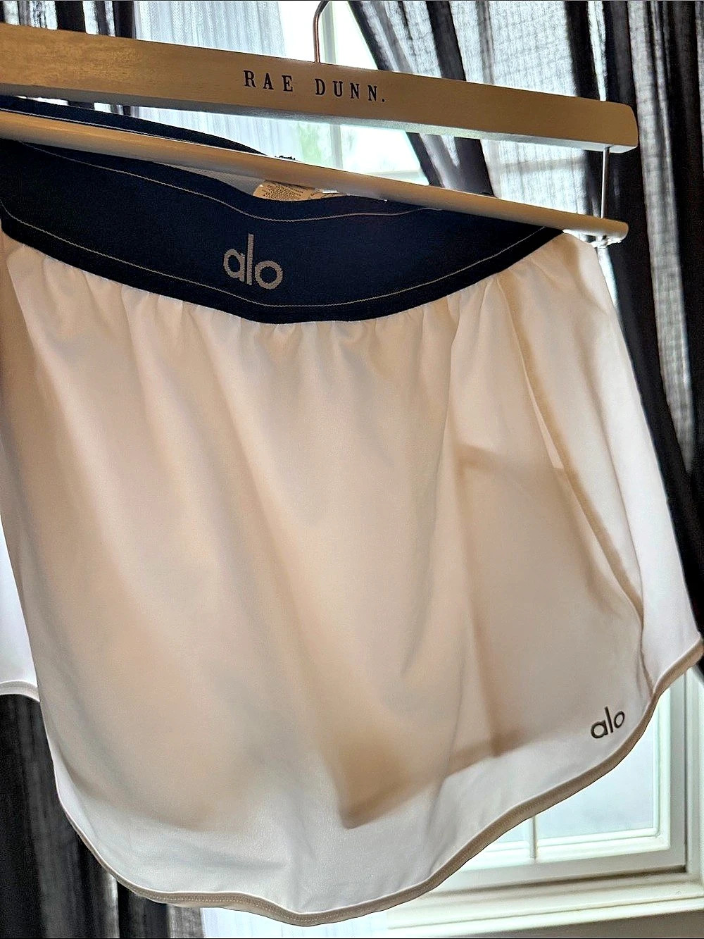 alo Women's Athletic Shorts White Size Small